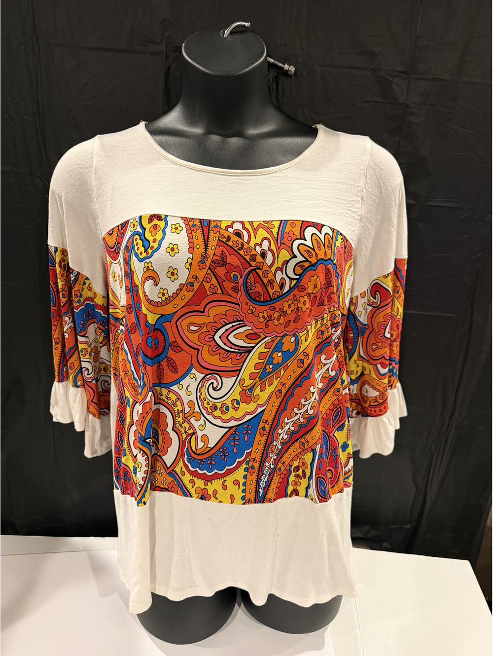 White paisley print blouse colorful vibrant comfortable unique Size woman size M